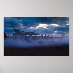 Affiches Frelon FA-18 superbe sur la plate-forme d'USS
