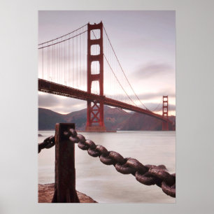 Affiches Golden gate bridge contre des montagnes