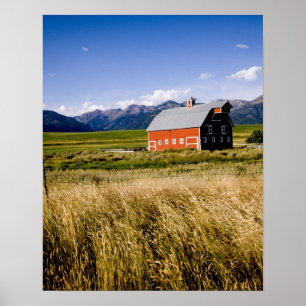 Affiches Grange rouge dans un champ près de Joseph, Oregon,