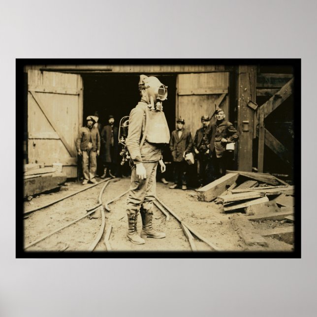 Affiches Homme avec casque d'oxygène à une mine de charbon (Devant)