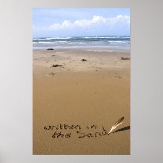 Affiches il est écrit dans le sable sur une plage