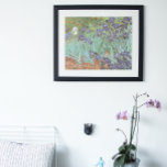 Affiches Irises par Vincent van Gogh<br><div class="desc">Irises (1889) de Van Gogh est un post impressionnisme vintage de peinture de nature fleurie d'art. Un groupe d'iris à barbe violet et une seule fleur d'iris blanc poussent dans un jardin. C'était l'une de ses premières peintures alors qu'il était à l'asile à Saint-Rémy-de-Provence. En 1987, il est devenu le...</div>