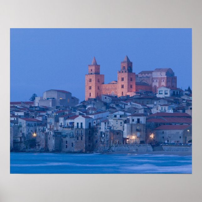 Affiches Italie, Sicile, Cefalu, Vue avec Duomo de (Devant)