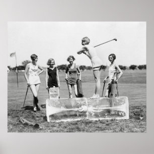 Affiches Jeunes femmes à la mode jouant au golf, 1926. Phot