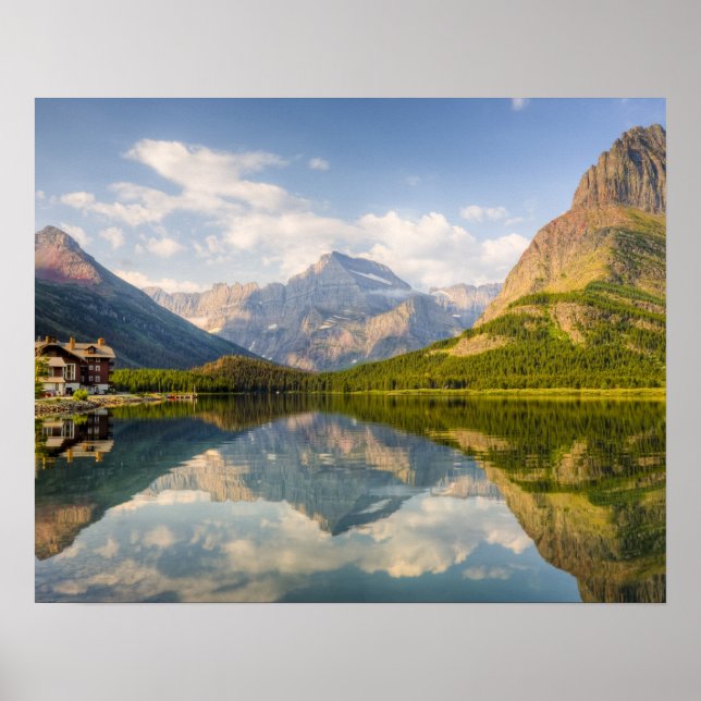 Affiches Lac Swiftcurrent avec l'hôtel Many Glacier et (Devant)