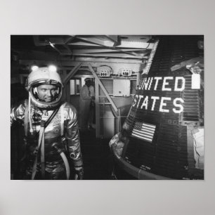 Affiches L'astronaute Gordon Cooper inspecte Faith 7