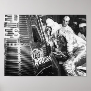 Affiches L'astronaute Scott Carpenter inspecte Aurora 7
