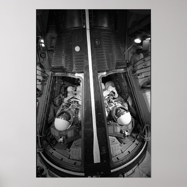 Affiches Les astronautes insérés dans la capsule Gemini 4 (Devant)
