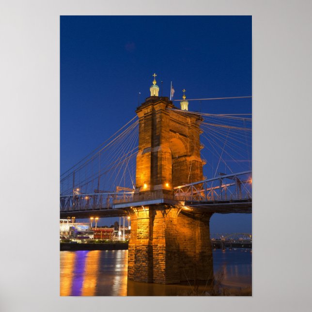 Affiches L'horizon de Cincinnati, Ohio, États-Unis au crépu (Devant)