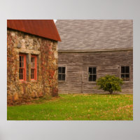 Maine, Ancien bâtiment en pierre et grange en boi