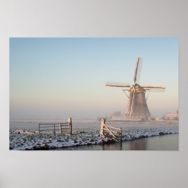 Affiches Moulin à vent dans la neige au lever du soleil imp (Devant)