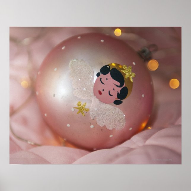Affiches Old-fashioned pink christmas bauble (Devant)