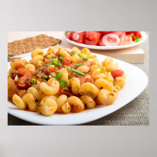 Affiches Pâtes cuites cavatappi avec sauce aux légumes