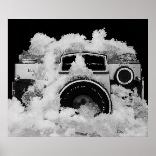Affiches Photographie noir et blanc Caméra Vintage en neige