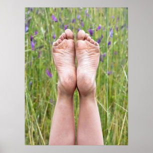 Affiches pieds nus sales dans les fleurs sauvages