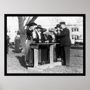 Affiches Policiers de femmes et armes à feu 1914