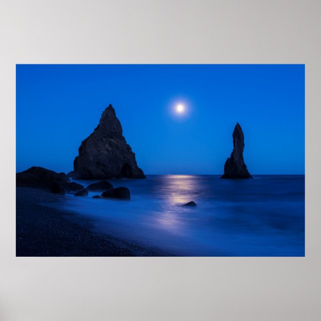 Affiches Réflexion lunaire sur l'océan et les piles marines (Devant)