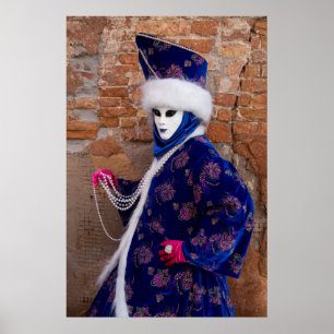 Affiches Se pavanant dans un costume de carnaval, Venise