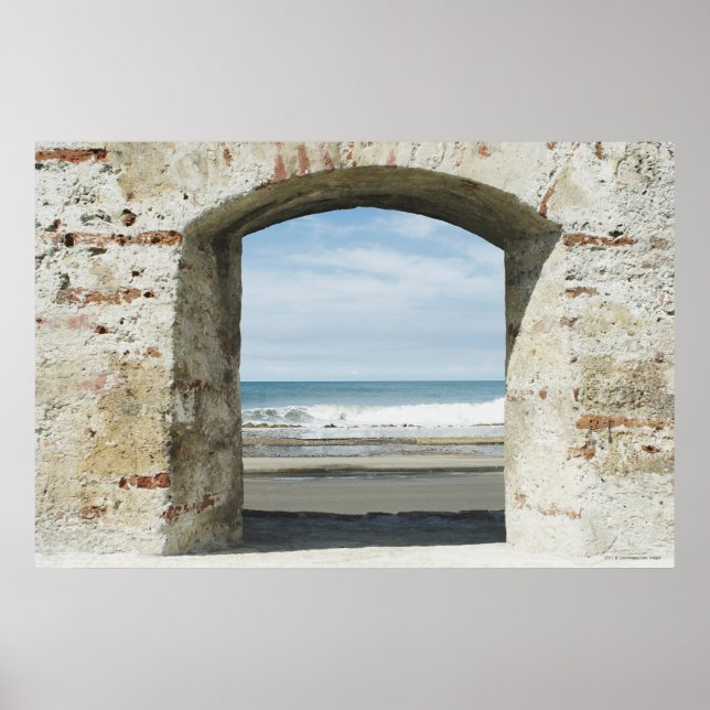 Affiches Sea viewed from an archway (Devant)