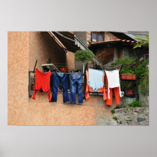 Affiches Séchage de linge léché côté rue dans le village