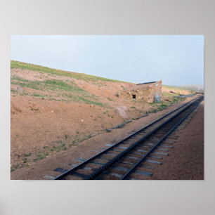 Affiches Station House le long de la gare historique de Cog