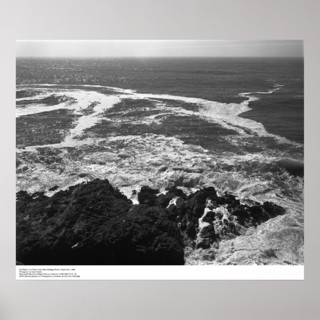 Affiches Surf, rochers et lignes de mousse près de la stati (Devant)