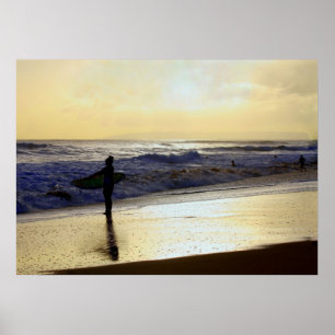 Affiches Surfer au coucher du soleil sur Kauai Beach, Niiha