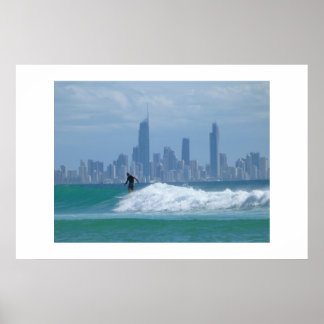 Affiches Surfer devant les gratte-ciels