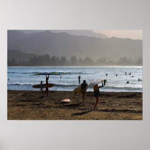 Affiches Surfeurs du soir, baie de Hanalei, Kauai
