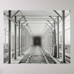 Affiches Tunnel de métro, 1904. Photo ancienne