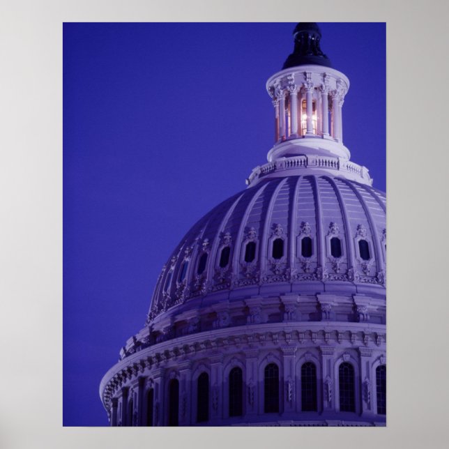Affiches U.S. Capitol à la tombée de la nuit avec lumière d (Devant)