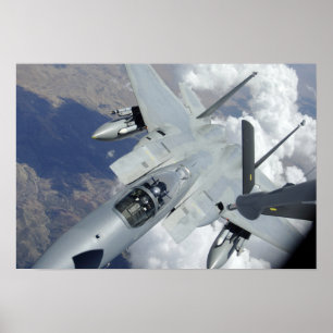 Affiches Un aigle F-15 s'éloigne d'un KC-135