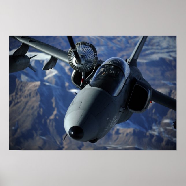 Affiches Un AMX italien est ravitaillé par un Extender KC-1 (Devant)