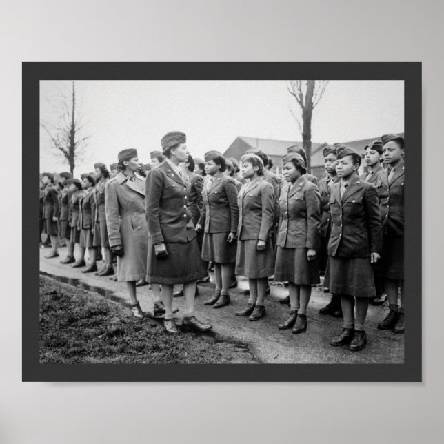 Affiches Un bureau américain en Afrique inspecte les troupe (Devant)