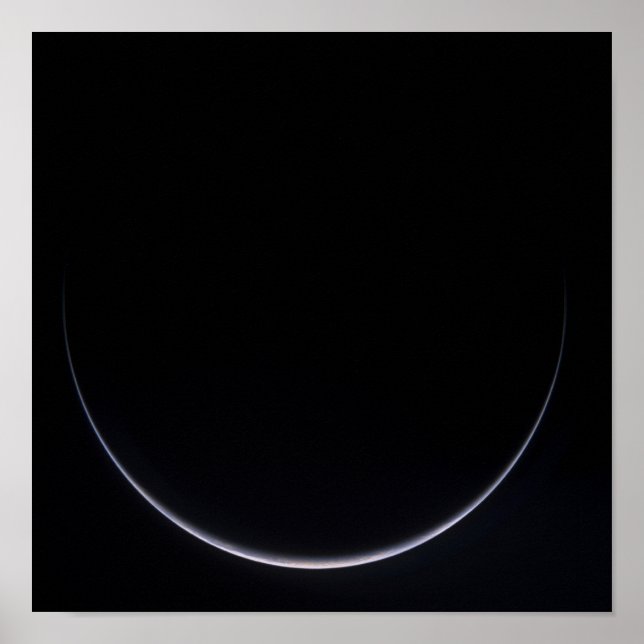 Affiches Un croissant de la Terre illuminé par le soleil (Devant)