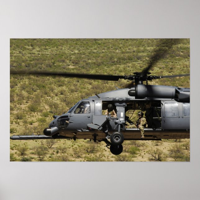 Affiches Un HH-60 Pave Hawk survole le désert (Devant)