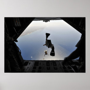Affiches Un pararescueman de l'Armée de l'Air d'USA sautant