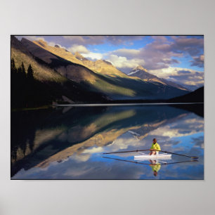 Affiches Un rameur sur le lac Banff au Canada MR)
