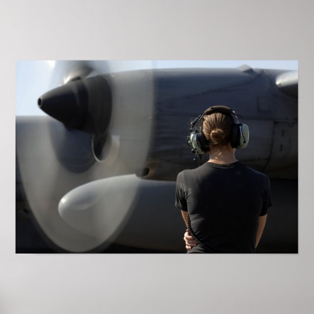 Affiches Un soldat surveille la performance (Devant)