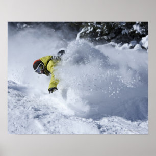 Affiches Un surfeur déchire des tours untracked de poudre