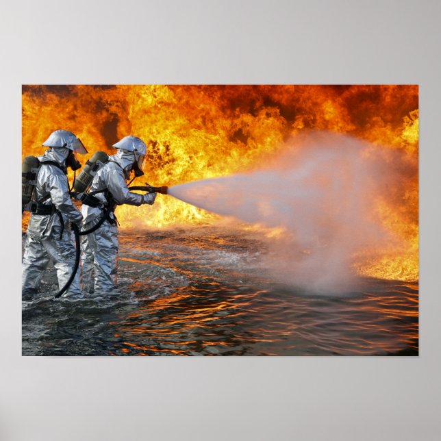 Affiches Une équipe de lutte contre l'incendie secourue par (Devant)