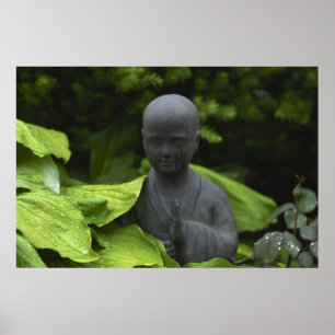 Affiches Une statue de Bouddha dans un jardin de méditation