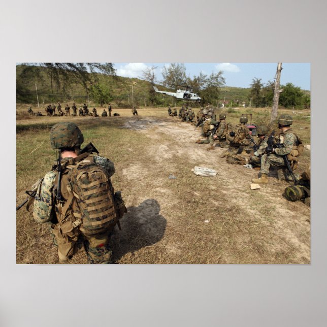 Affiches US Marines assure la sécurité en tant qu'UH-1N (Devant)
