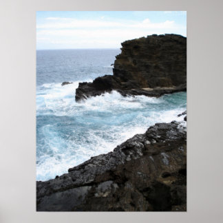 Affiches Vagues sur les rochers sombres