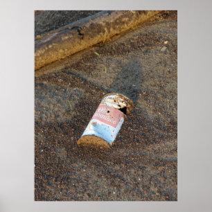 Affiches Vieille canette de bière rouillée le long du