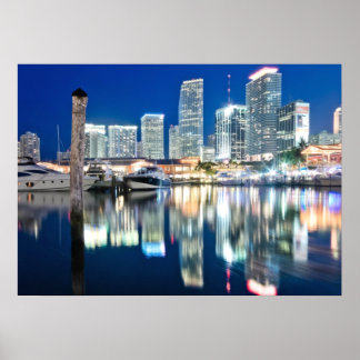 Affiches View of skyline with reflection in water, Miami