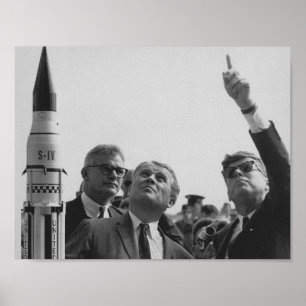 Affiches Von Braun et JFK regardant vers le ciel