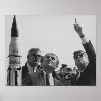 Affiches Von Braun et JFK regardent vers le ciel