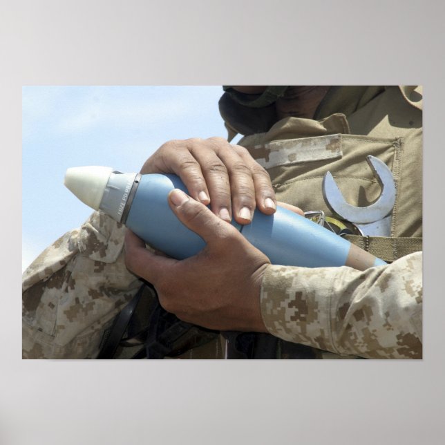 Affiches Vue d'ensemble d'un soldat faisant crader une muni (Devant)