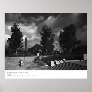 Affiches Vue du bâtiment des humanités, 1966 Par Ansel Adam